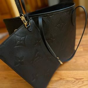 Beautiful Black new style Louis Vuitton bag and pochette comes with it! ❤️